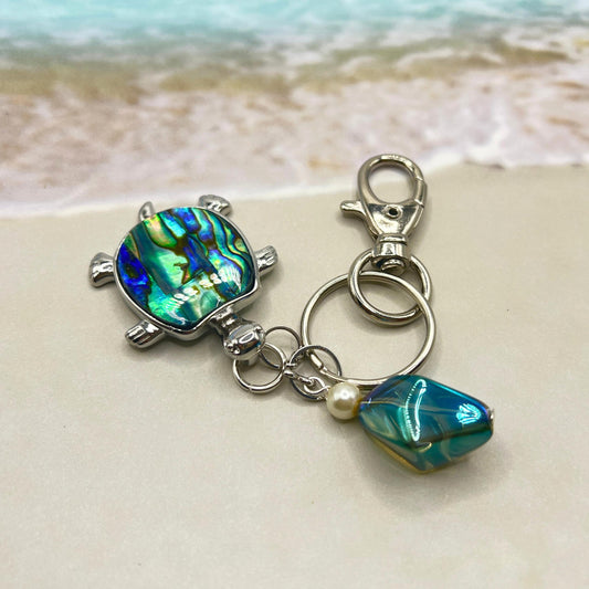 Abalone Shell Sea Turtle Keychain – Pearl Bead Coastal Keyring, Nature-Inspired Beach Gift