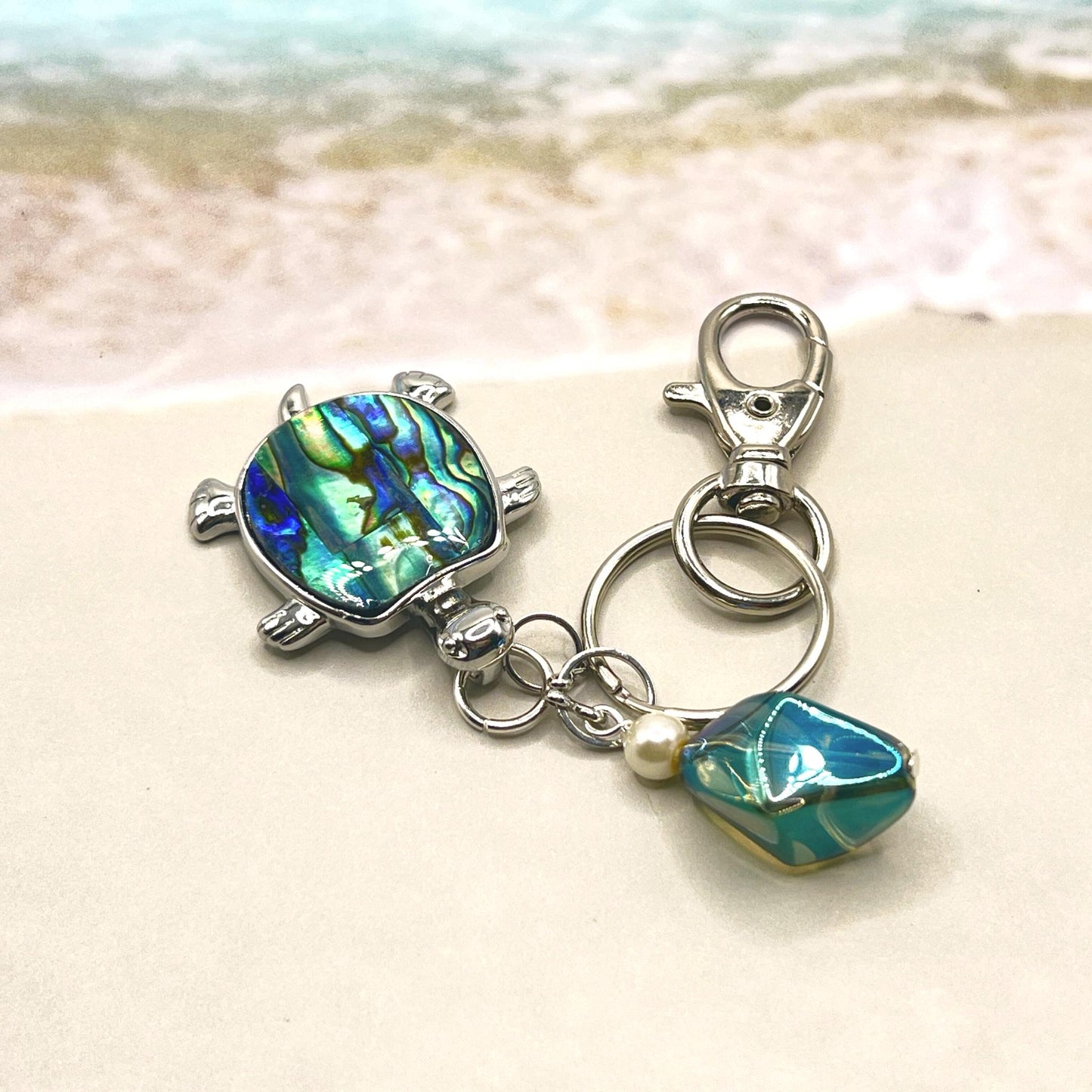 Abalone Shell Sea Turtle Keychain – Pearl Bead Coastal Keyring, Nature-Inspired Beach Gift