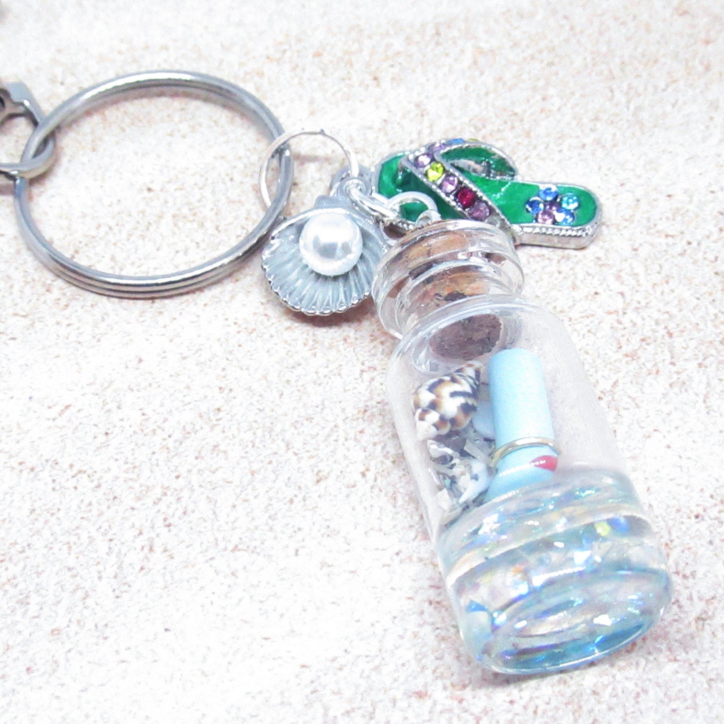 Beach Bottle Keychain – Rhinestone Flip Flop Charm with Sand & Shells, Coastal Gift for Her